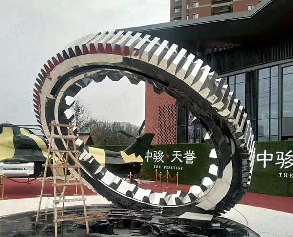 為什么越來越多的地方選擇定做景觀不銹鋼雕塑？